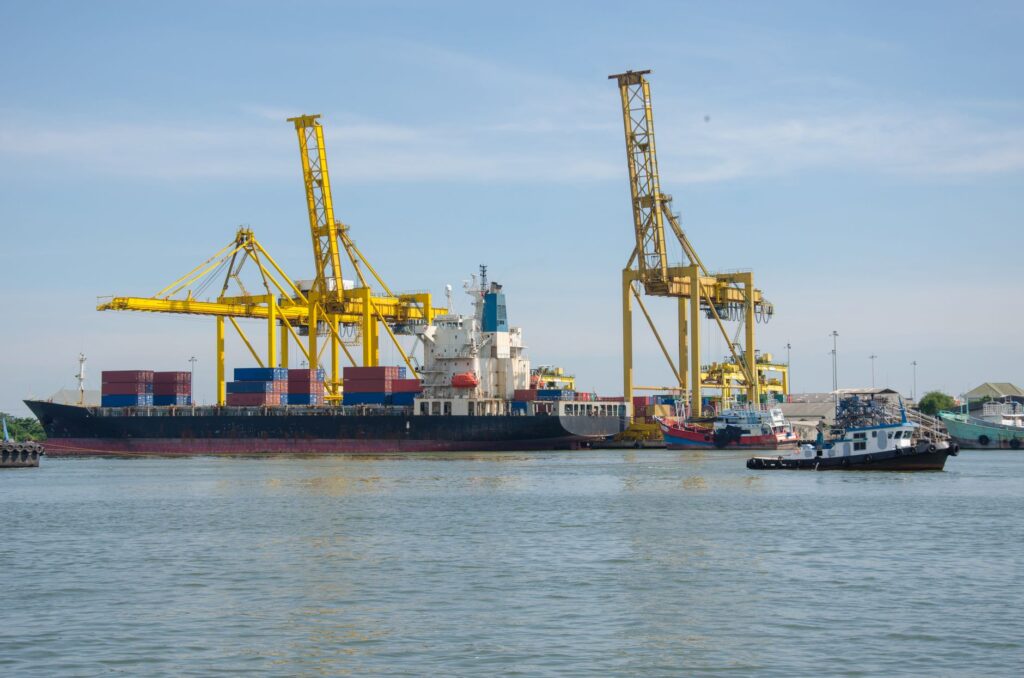 Cargo from Turkey to the UK: Air & Sea Shipping Solutions
